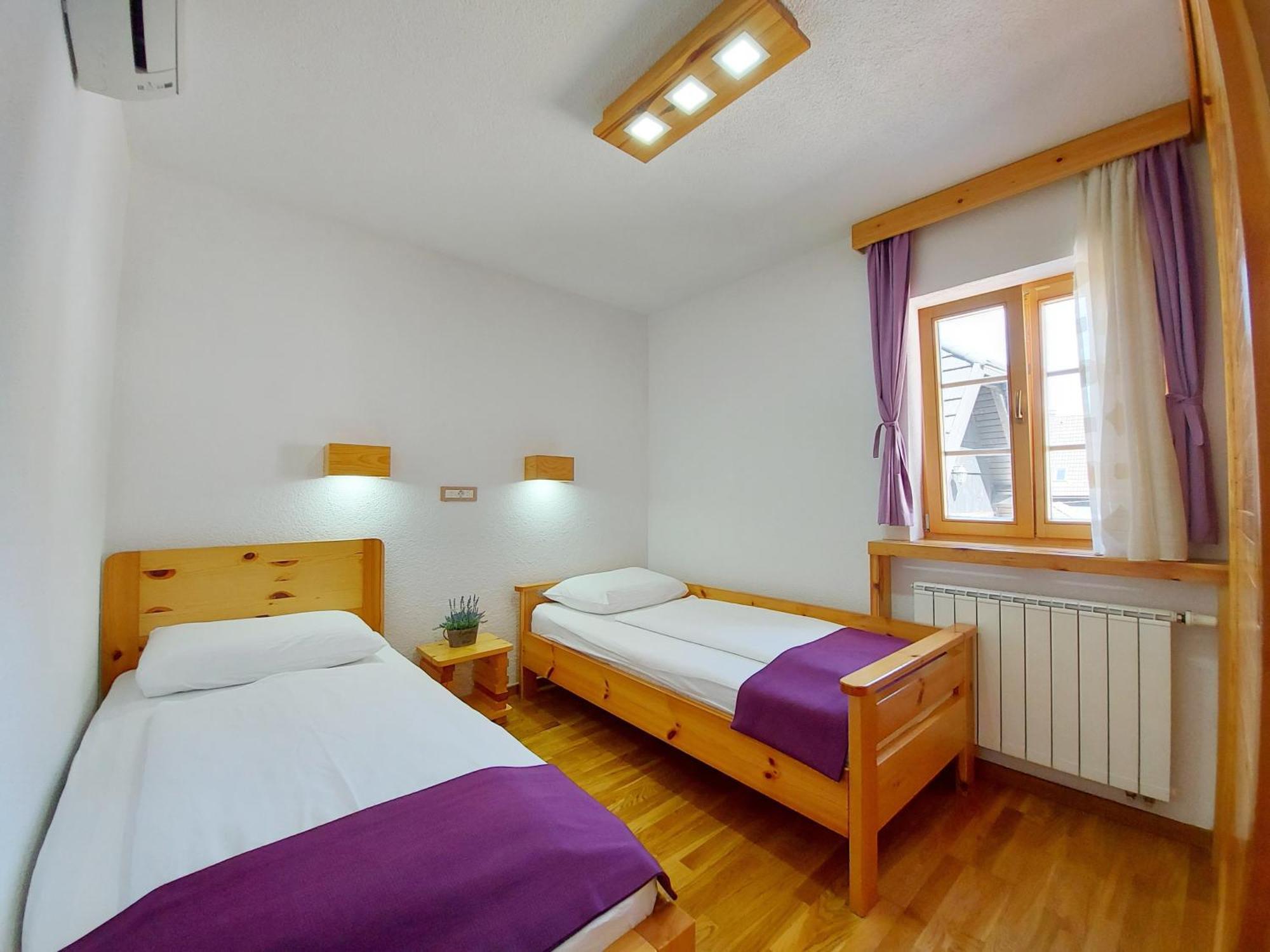예제르체 Plitvice Etno House II B&B 외부 사진